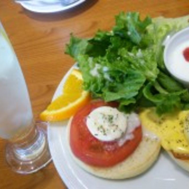 Cセット（エッグベネディクトサラダモーニング）(ブリオカフェ イオンモール東員店)