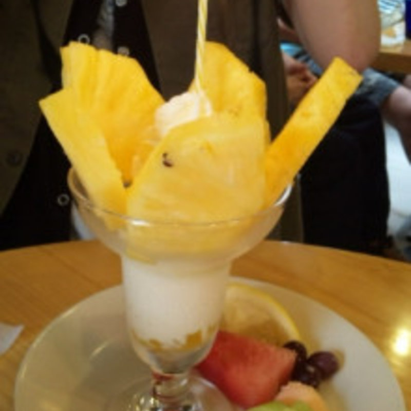 ゴールドパインのパフェ(フルーツパーラーゴトー )