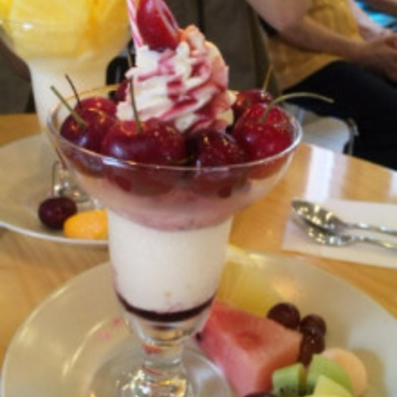 チェリーのパフェ(フルーツパーラーゴトー )