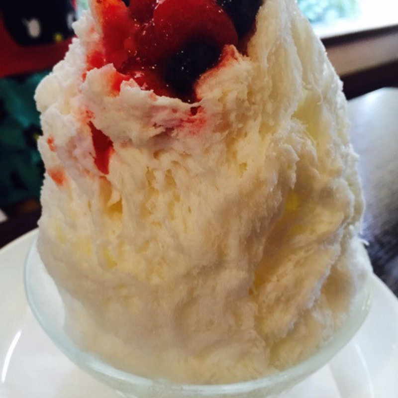 ミルク杏仁ミックスベリー(ブルーリバーカフェ （Blue River Cafe【旧店名】アオイキッサ）)