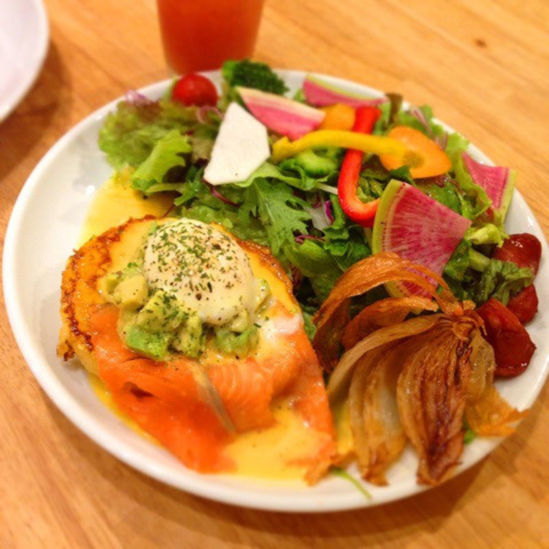 銀鮭とアボカドのエッグベネディクト(フレンチトースト専門店 BREAK （ブレイク）)