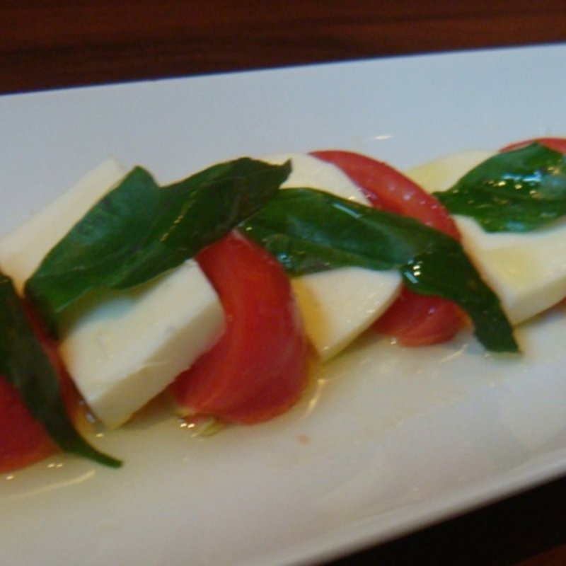 モッツァレラとトマトのカプレーゼ(フロマージュ （Fromage）)