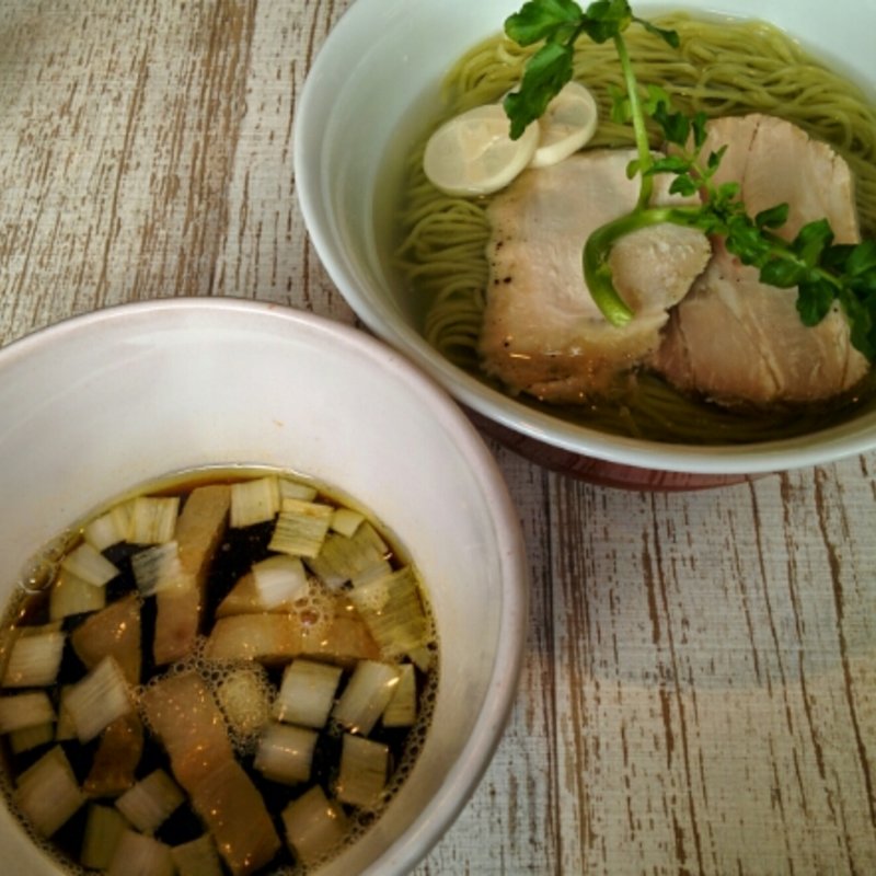 イベリココンフィ醤油つけ麺(ブン ブン ブラウ カフェ ウィズ ビーハイヴ （Bum Bun BLau Cafe with BeeHive）)