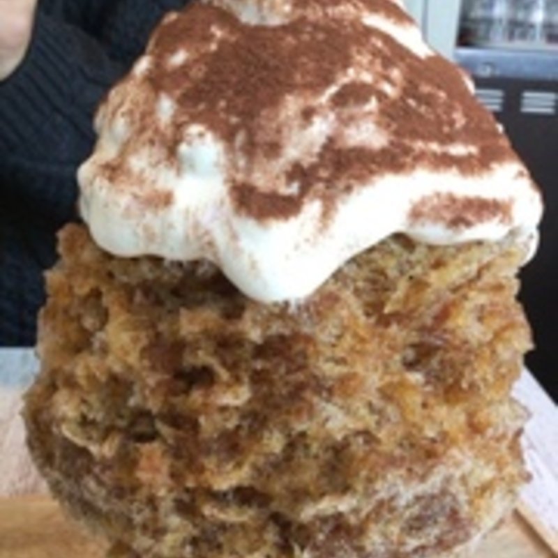 ティラミス(ブン ブン ブラウ カフェ ウィズ ビーハイヴ （Bum Bun BLau Cafe with BeeHive）)