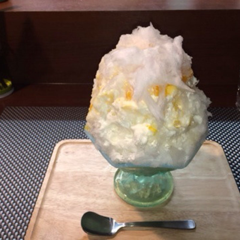 デコポン(ブン ブン ブラウ カフェ ウィズ ビーハイヴ （Bum Bun BLau Cafe with BeeHive）)