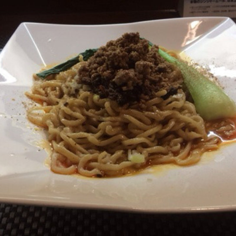 汁無し坦々麺(ブン ブン ブラウ カフェ ウィズ ビーハイヴ （Bum Bun BLau Cafe with BeeHive）)