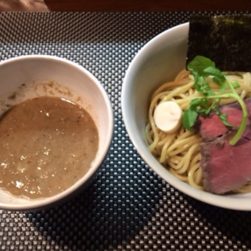 濃厚牛骨つけ麺(ブン ブン ブラウ カフェ ウィズ ビーハイヴ （Bum Bun BLau Cafe with BeeHive）)