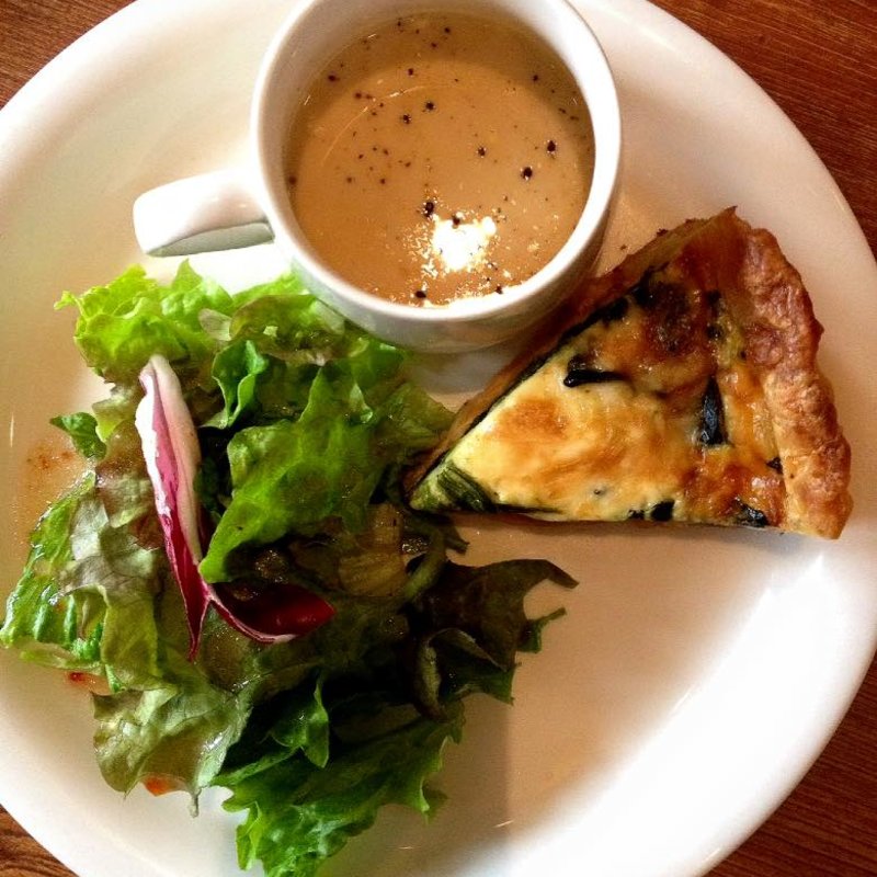 シャーロック・ホームズのビールのスープとサーモンパイ(BUNDAN(ブンダン) COFFEE & BEER)