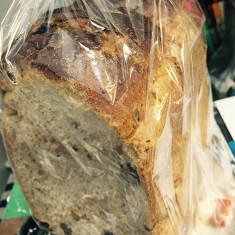 くるみとレーズンの胚芽入り食パン(ベーカリーカノン )