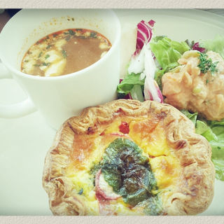 季節のキッシュ with サラダとスープ(ベイクショップ （BAKE SHOP）)