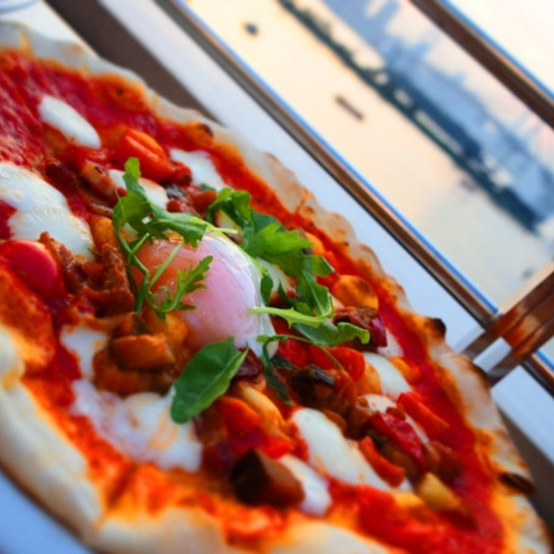 ベーコンと夏野菜のピッザァ　半熟卵のせ(ペッシェドーロ お台場店)