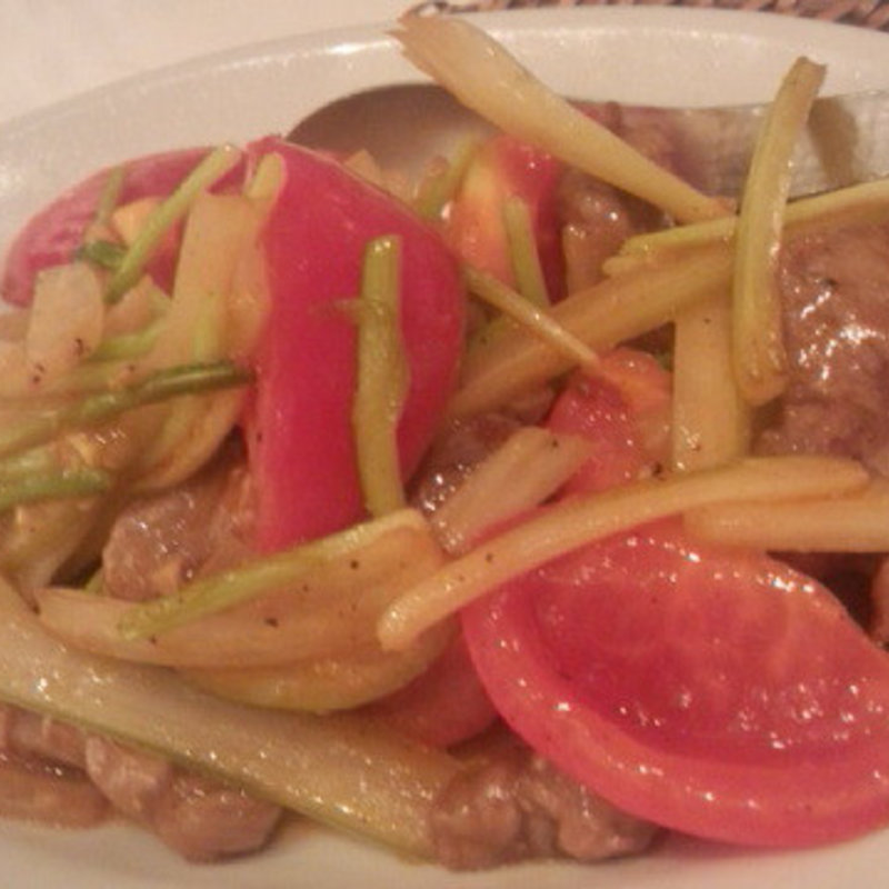 牛肉と野菜炒め(ベトナム　アリス)