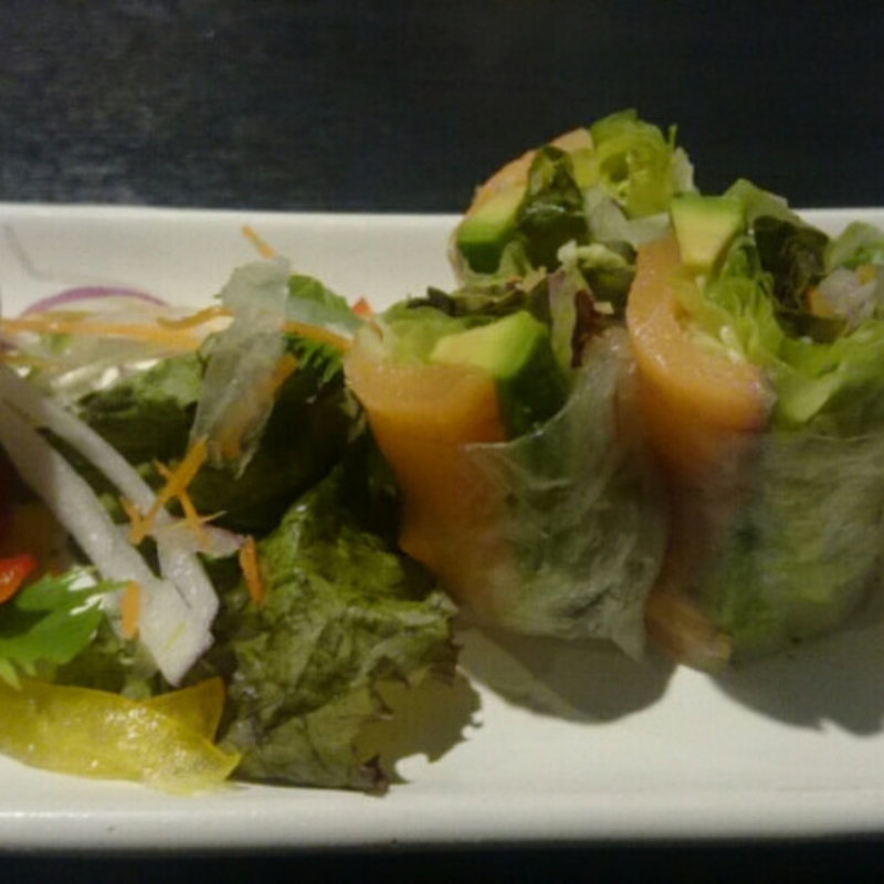 サーモンとアボガドの生春巻き(ベビーフェイスプラネット 曙)