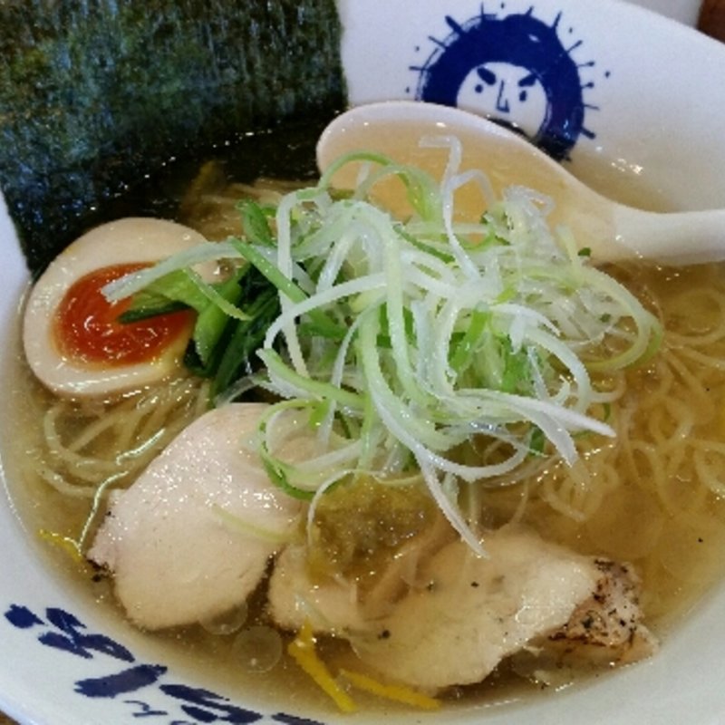冷やしゆず塩らーめん(泡系しおとんこつラーメンべらしお 総本店)
