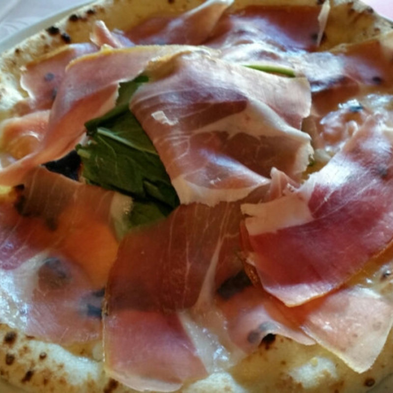 イタリア産生ハムとルッコラのピザ(ベリーベリーストロベリー )
