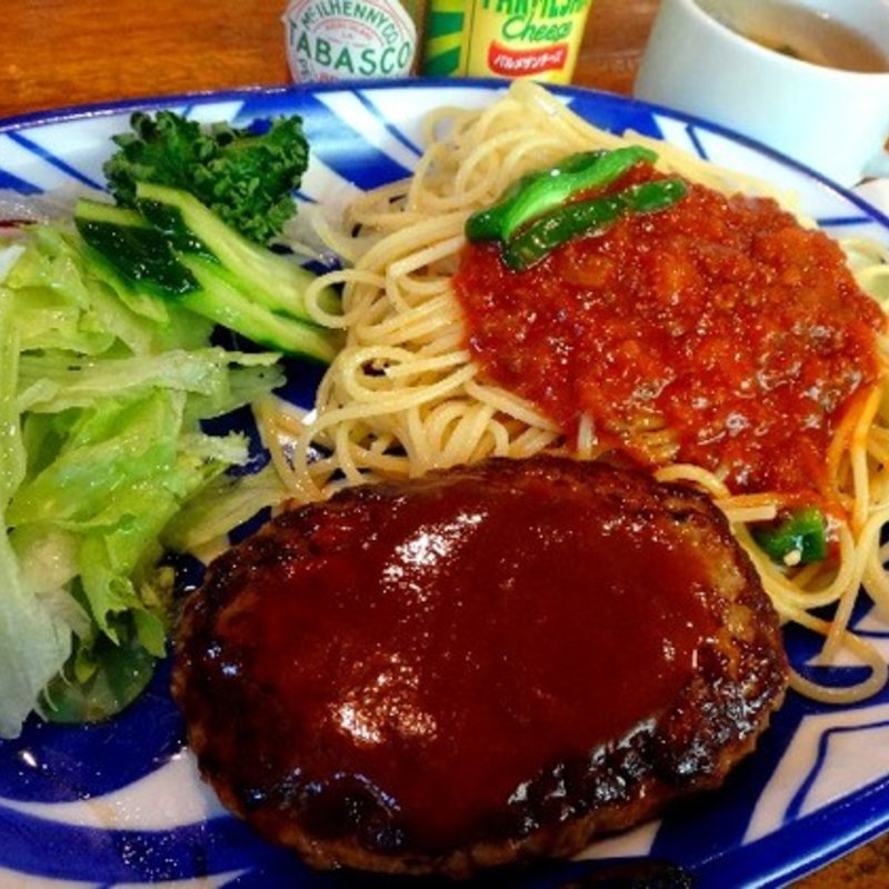 ミートソース　ハンバーグ　サラダ(喫茶ベルーガ)