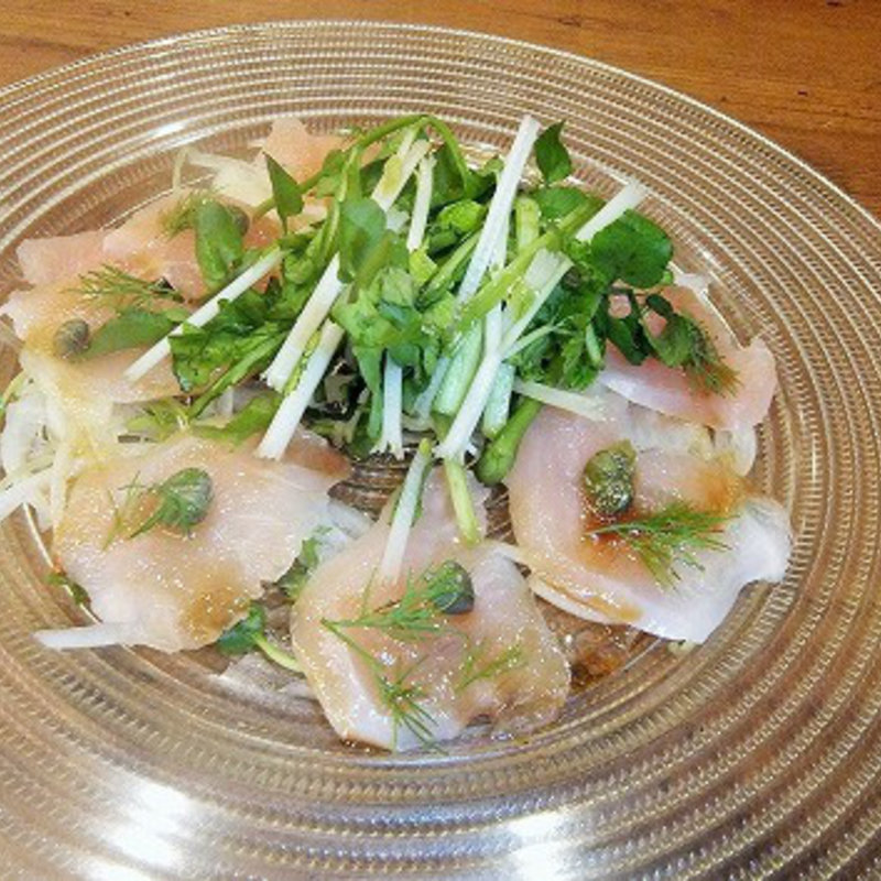新鮮！つくば鶏のカルパッチョ(ベルサイユの豚 九段下)