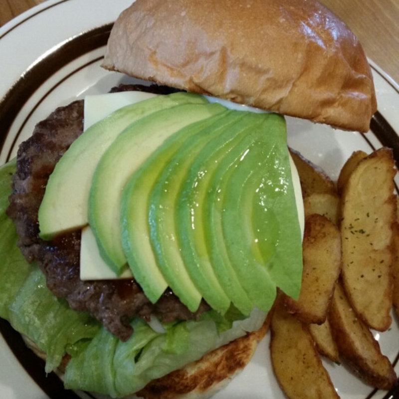 アボカドチーズバーガー(ベローズ フィールド ビーチ （Bellous Field Beach）)