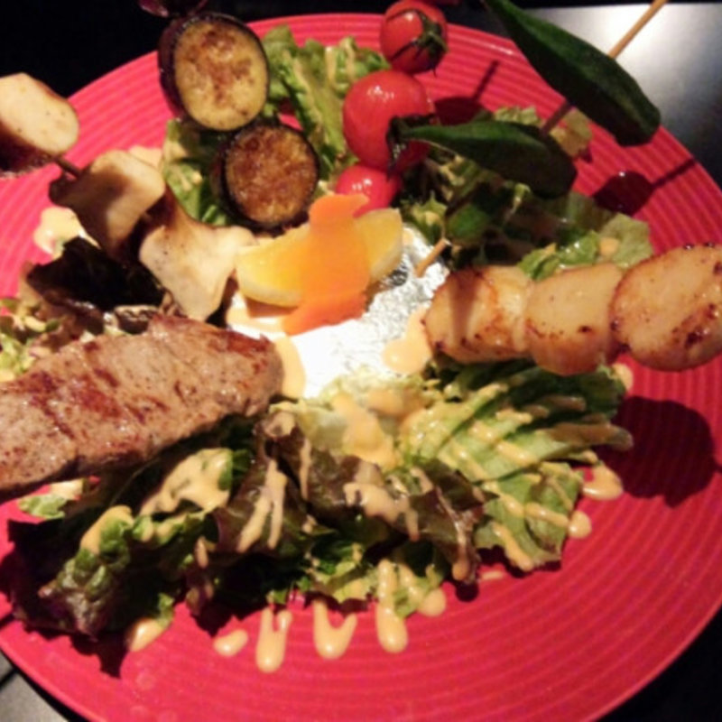 串焼きﾌﾟﾚｰﾄ(ペンギンのいるBAR)