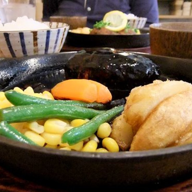 デミグラスハンバーグ(ぺんぎん厨房 Gokitchen)