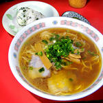 大盛の　ラーメン定食（むすび）(へんこつ)