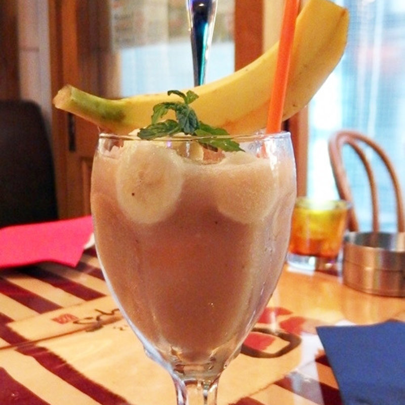 パイン・バナナ・レモンのミックス生ジュース(えびカニ喰酒iKURA)