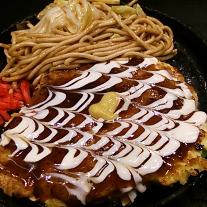 焼きそばとお好み焼きのﾊｰﾌ＆ハーフ(ぼて茶屋 道頓堀店 )