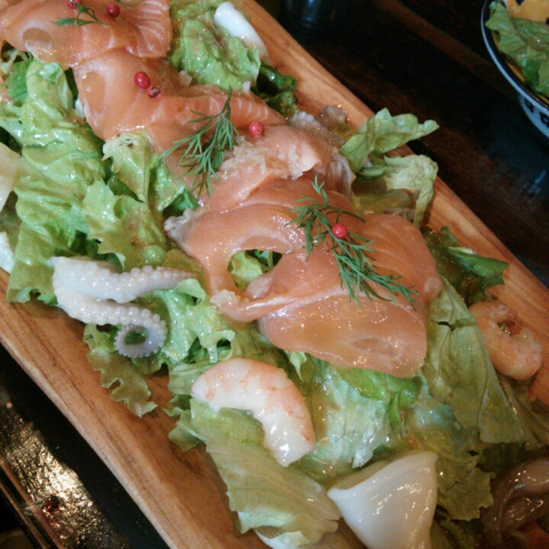 魚介類のサラダ(ワイン＆チーズ ビストロボヌール 神楽坂店)