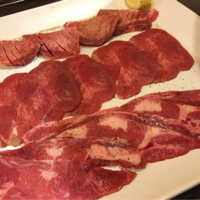 こだわり牛ﾀﾝ3種盛り(ほるたん屋)