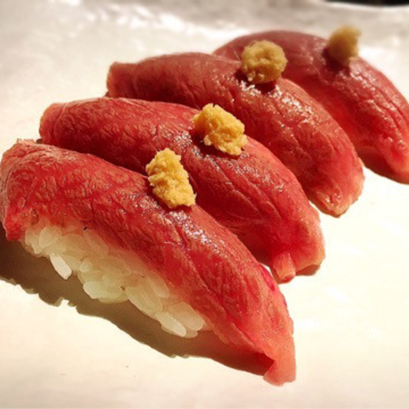 肉寿司　一貫(ホルモン松田)