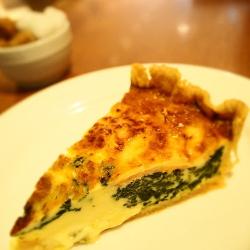 スモークサーモンとほうれん草のキッシュ(ポワンタージュ （pointage）)