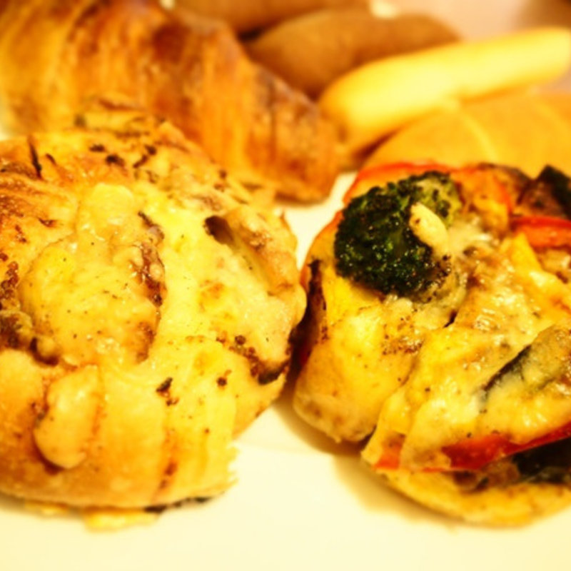 国産鶏もも肉のレモン塩フォカッチャ(ポワンタージュ （pointage）)