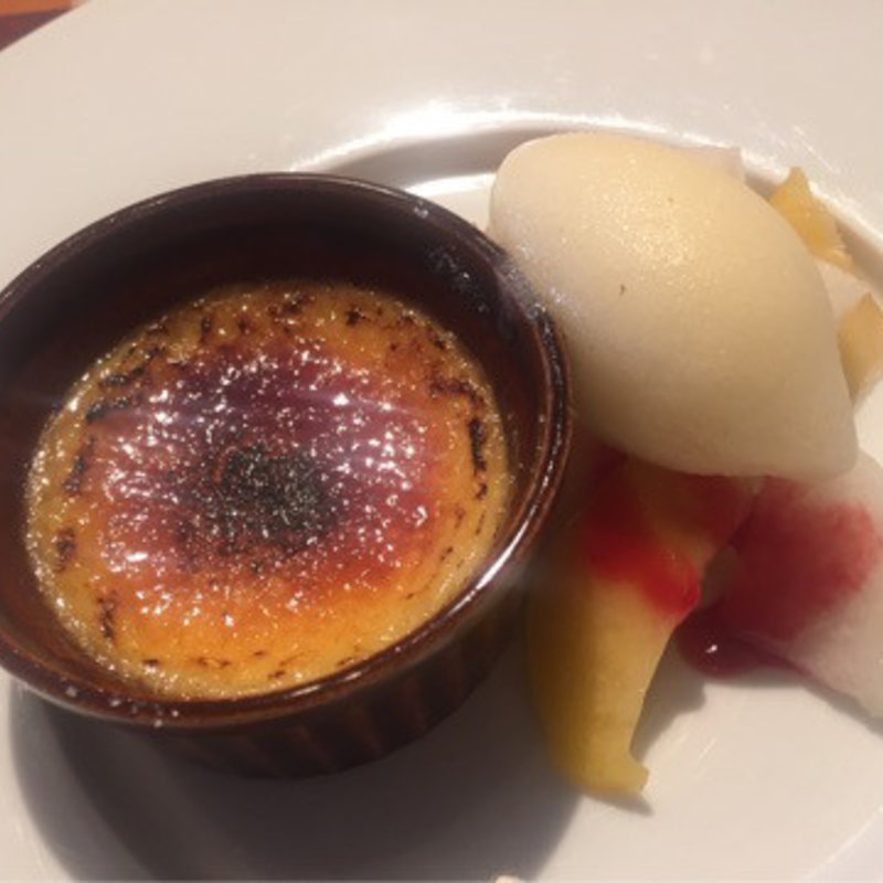 クレームブリュレ洋ナシのシャーベット添え(ボン コパン )