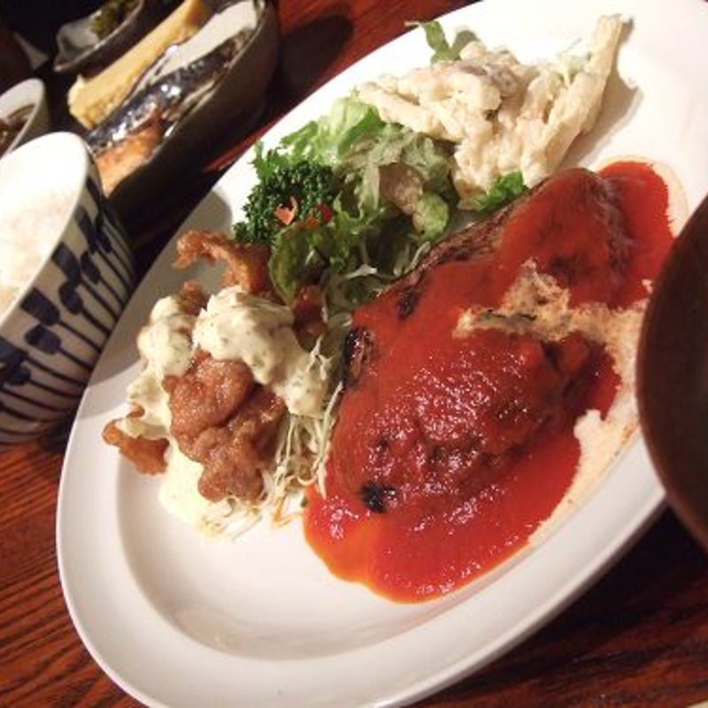 ハンバーグステーキ（トマトソース）＆チキン南蛮定食(ボンバーキッチン )