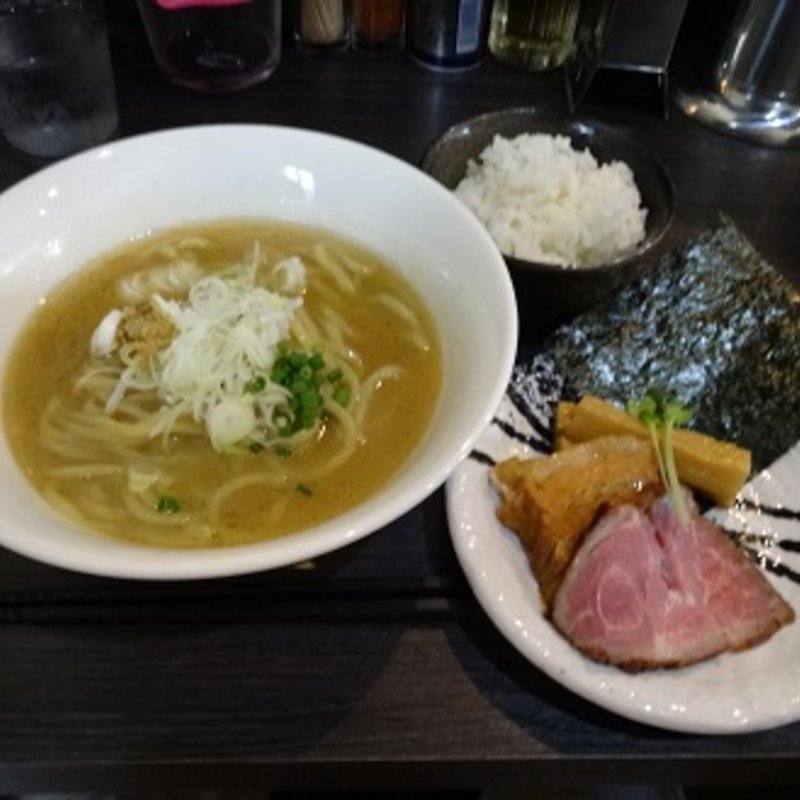 豚骨魚介ラーメン(ほん田 niji )
