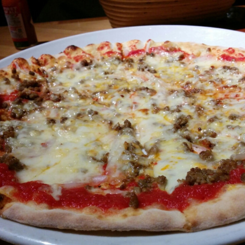 牛挽肉のピッツァ(マーケットレストランAGIO 新宿店)