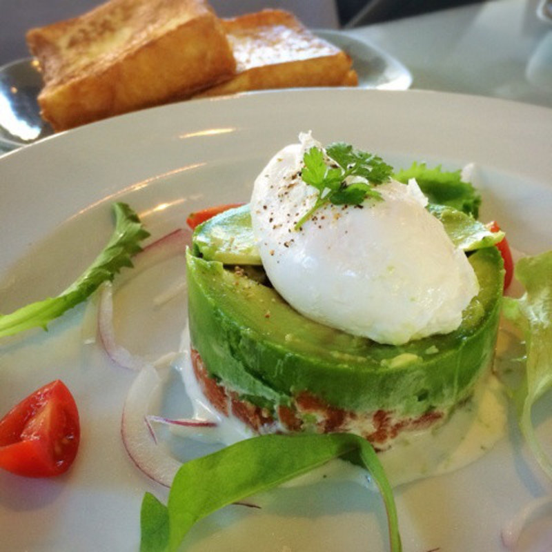 サーモンタルタルとアボカド(マーサーブランチ)