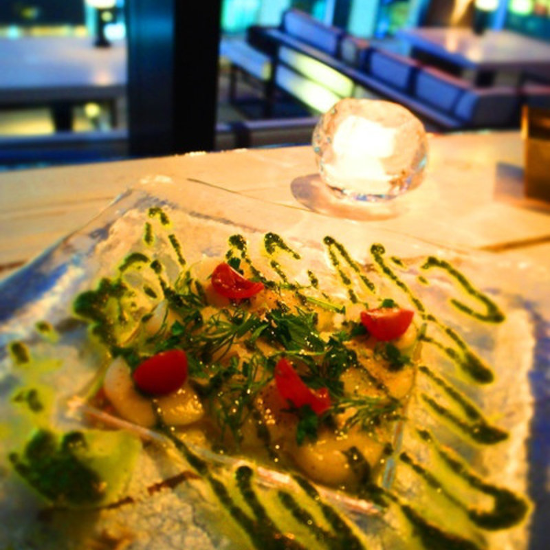 3種類のハーブを使ったホタテ貝のカルパッチョバジルドレッシング(マーサーブランチ ギンザテラス)