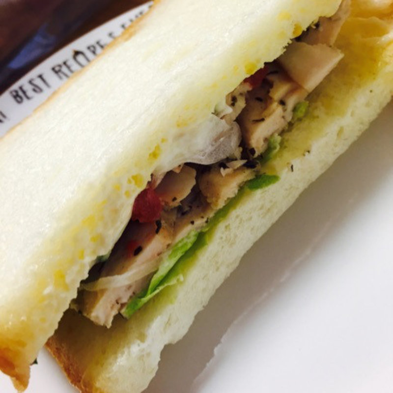 バジルチキンサンド(マエジマ製パン )