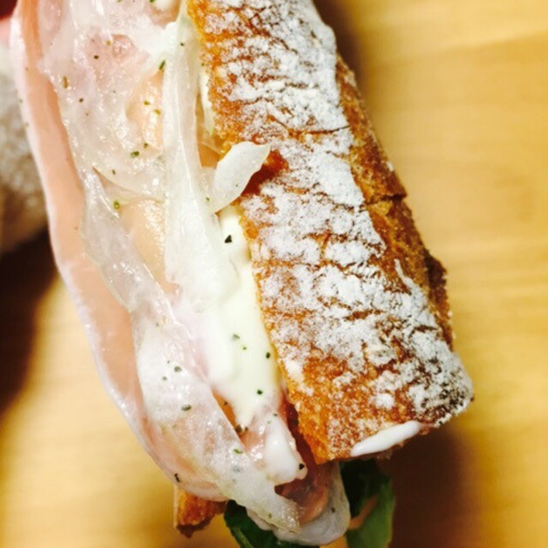 生ハムバケット(マエジマ製パン )