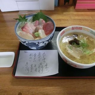 海鮮丼ミニ＆小ラーメンセット(まかないや その２)