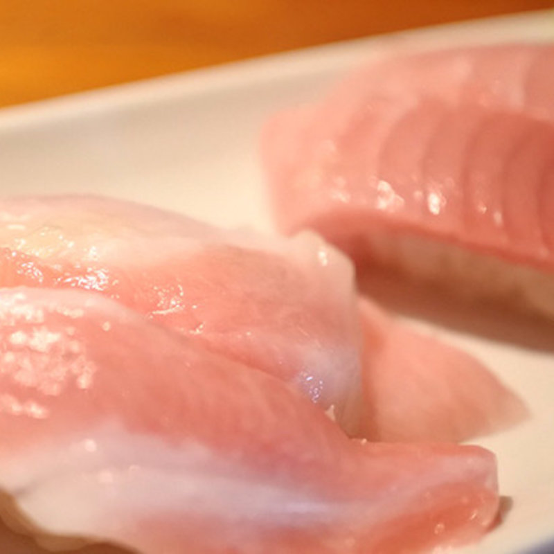 大トロ2巻、中トロ2巻、しそまぐろ巻6巻(マグロ専門居酒屋ひとし)