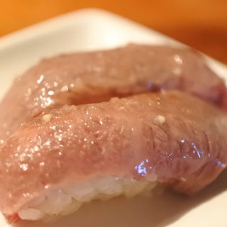 石垣牛の炙り寿司(マグロ専門居酒屋ひとし)