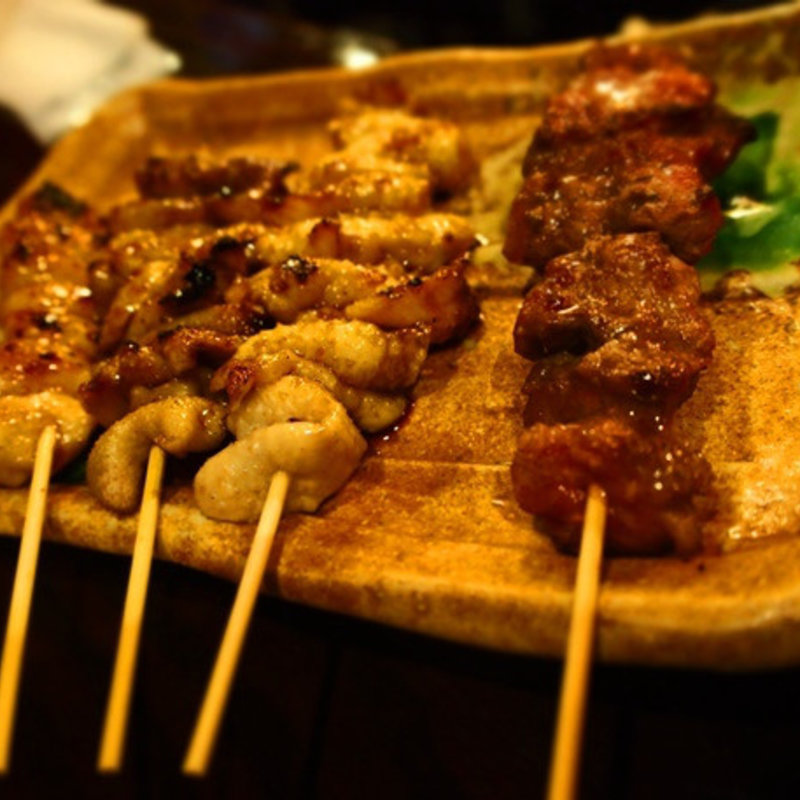 皮、ボンジリ、せせり焼き(ます家 芝大門店)