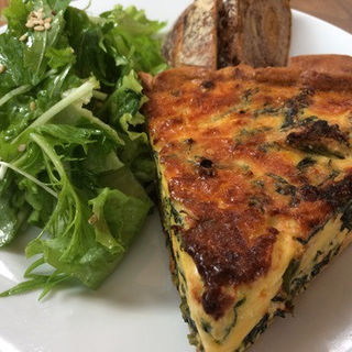 ほうれん草とリコッタチーズのキッシュ(まちのパーラー)