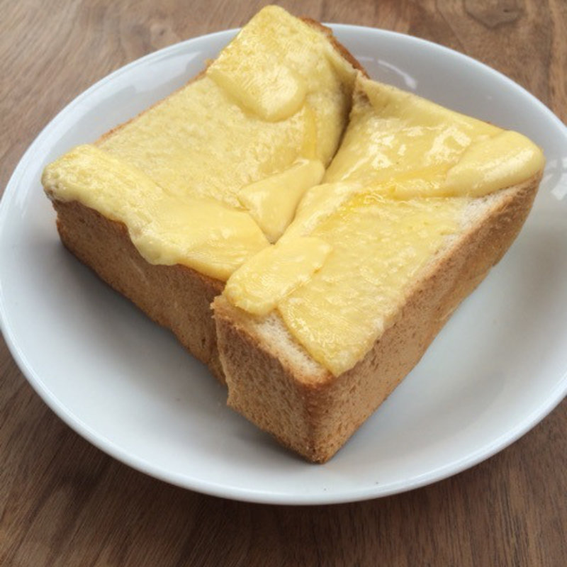 塩チーズトースト(まちのパーラー)