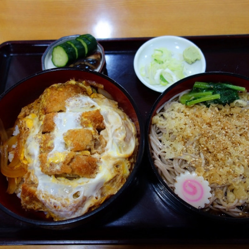 小カツ丼と冷やしたぬきそばのセット(まつの家)