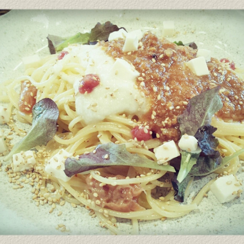 肉味噌梅とろろパスタ(まとい亭)