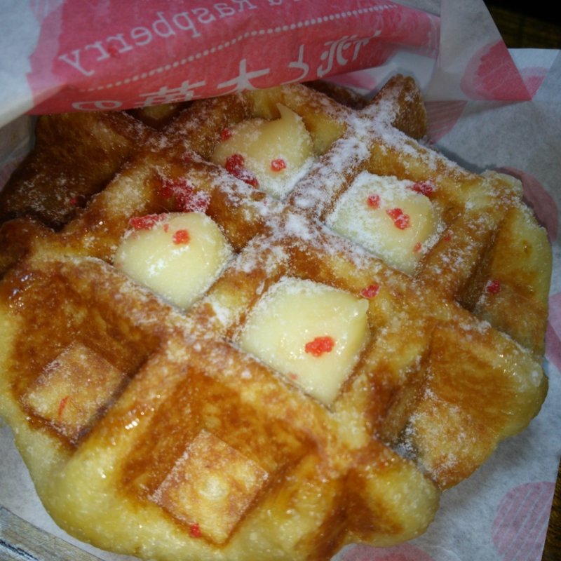 8月限定　梅と木苺のワッフル　ピーチメルバ仕立て(マネケン　福山駅店)