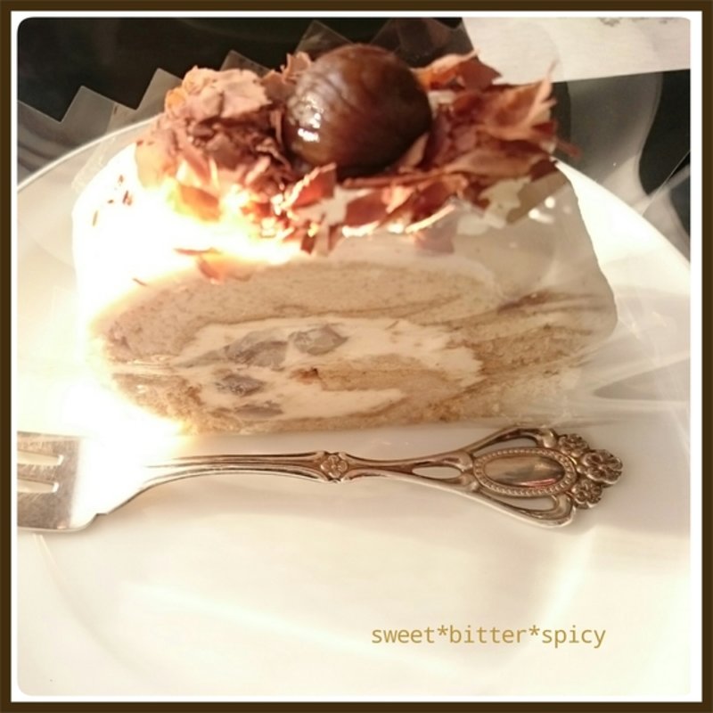 マロンのロールケーキ(マリーローランサン喫茶店)